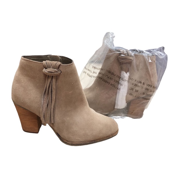 NEW Dolce Vita Beige Suede Ankle Boots with Tassel 7.5 - Picture 3 of 9